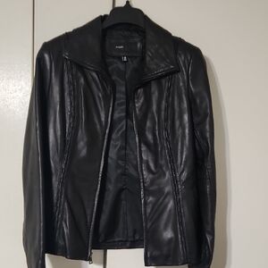 Avanti Women's Sleek Black Jacket